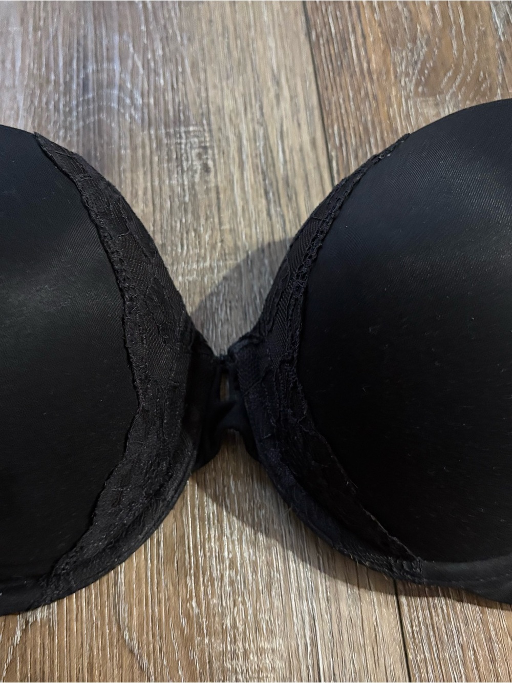 Victoria's Secret Black Lace-Accent Push-Up Bra perfect shape